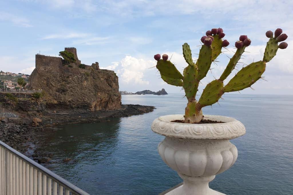 Casa Alessia Lägenhet Aci Castello Exteriör bild